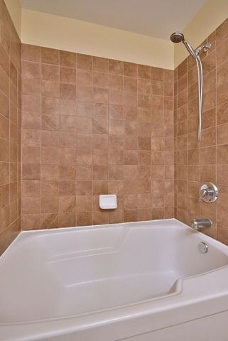 3208 Raphael Court, St. Charles, IL 60175