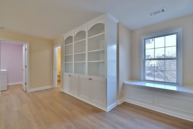 3208 Raphael Court, St. Charles, IL 60175