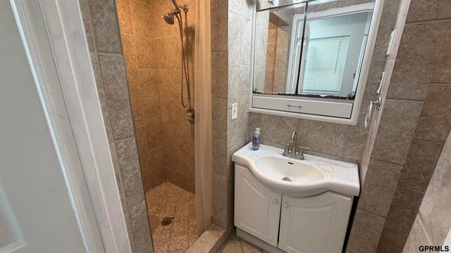 4735 S 17 Street, Omaha, NE 68107