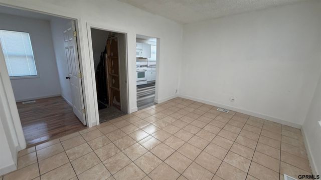 4735 S 17 Street, Omaha, NE 68107