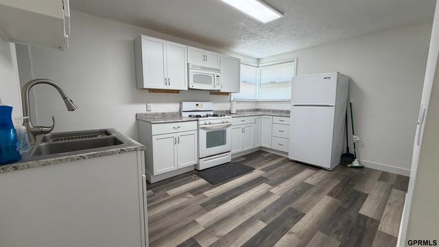 4735 S 17 Street, Omaha, NE 68107