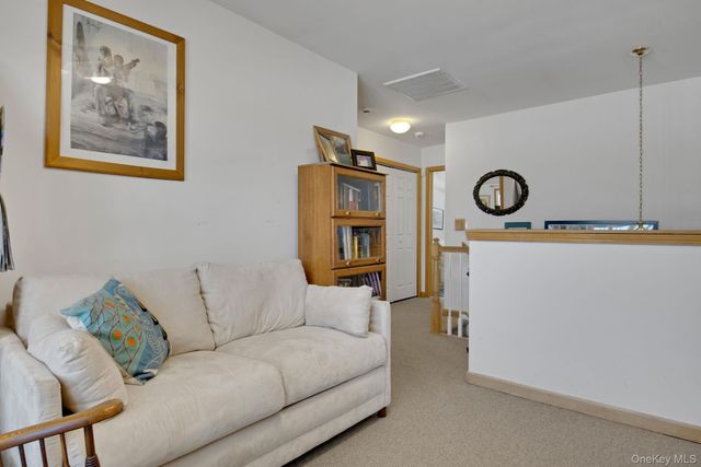 22 Rosemary Way, Rhinebeck, NY 12572