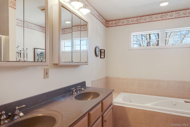 22 Rosemary Way, Rhinebeck, NY 12572