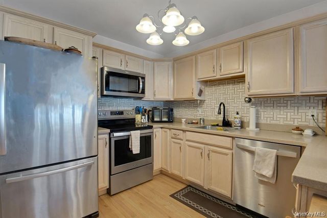 22 Rosemary Way, Rhinebeck, NY 12572