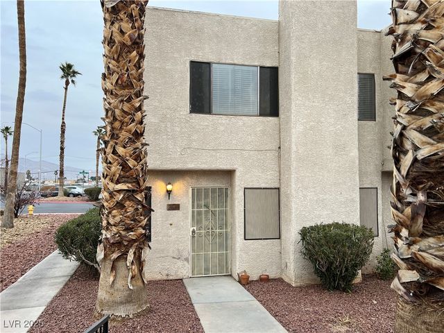 2611 Aracatuba Avenue, Las Vegas, NV 89121