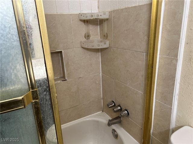 2611 Aracatuba Avenue, Las Vegas, NV 89121