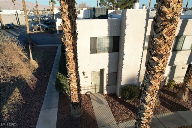 2611 Aracatuba Avenue, Las Vegas, NV 89121