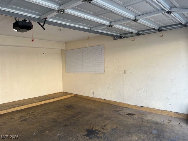 2611 Aracatuba Avenue, Las Vegas, NV 89121