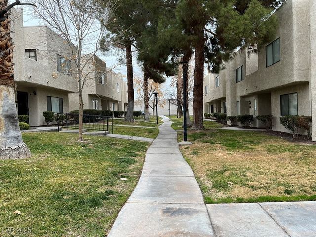 2611 Aracatuba Avenue, Las Vegas, NV 89121