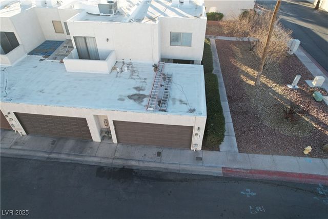 2611 Aracatuba Avenue, Las Vegas, NV 89121