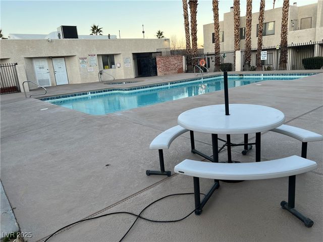 2611 Aracatuba Avenue, Las Vegas, NV 89121