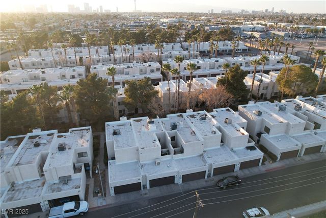 2611 Aracatuba Avenue, Las Vegas, NV 89121