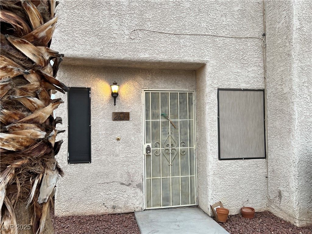 2611 Aracatuba Avenue, Las Vegas, NV 89121