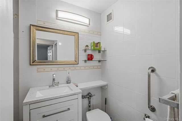 3425 150th Pl 1B, Flushing, NY 11354