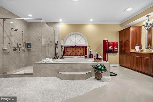 32 CARRIAGE HILL LN, Fredericksburg, VA 22407