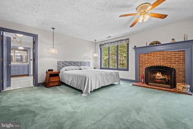 32 CARRIAGE HILL LN, Fredericksburg, VA 22407
