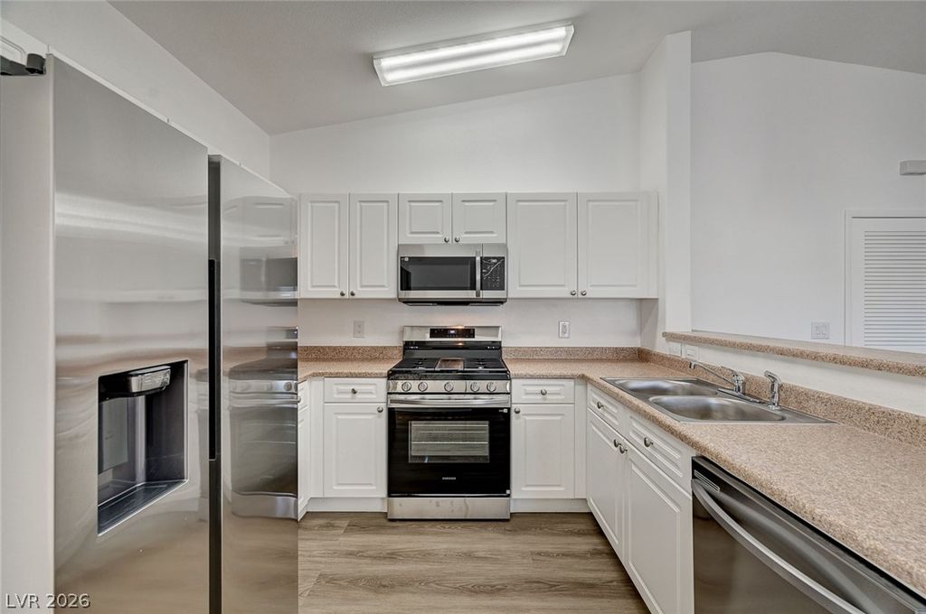 8830 Tomnitz Avenue 101, Las Vegas, NV 89178