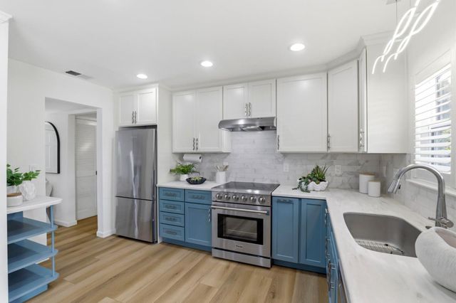 451 Oak Grove Avenue 1, Menlo Park, CA 94025