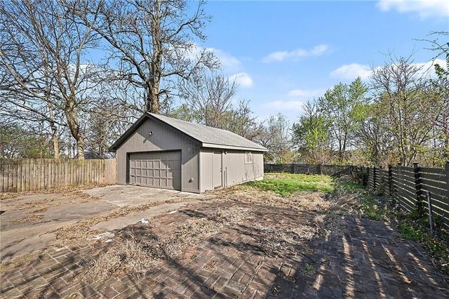 410 E Kansas Avenue, Independence, MO 64050