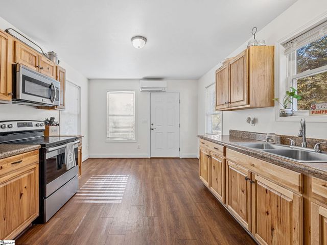 131 Mcginnis Road, Cowpens, SC 29330