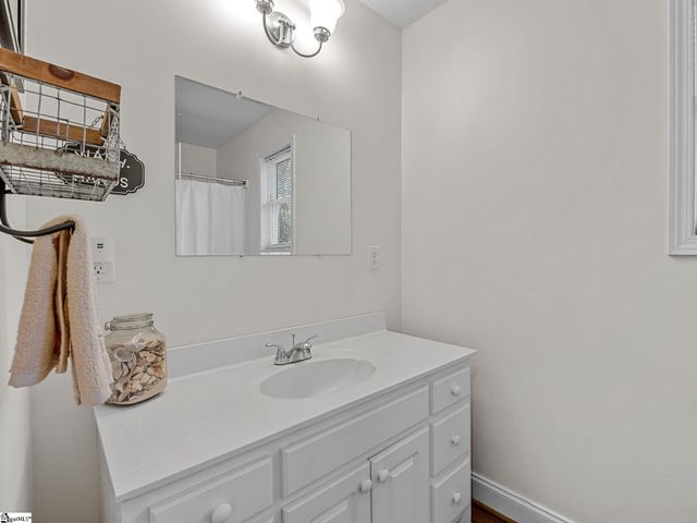 131 Mcginnis Road, Cowpens, SC 29330