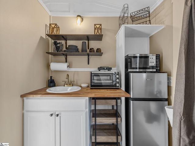 131 Mcginnis Road, Cowpens, SC 29330