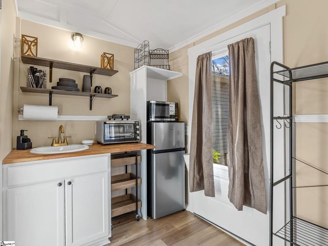 131 Mcginnis Road, Cowpens, SC 29330