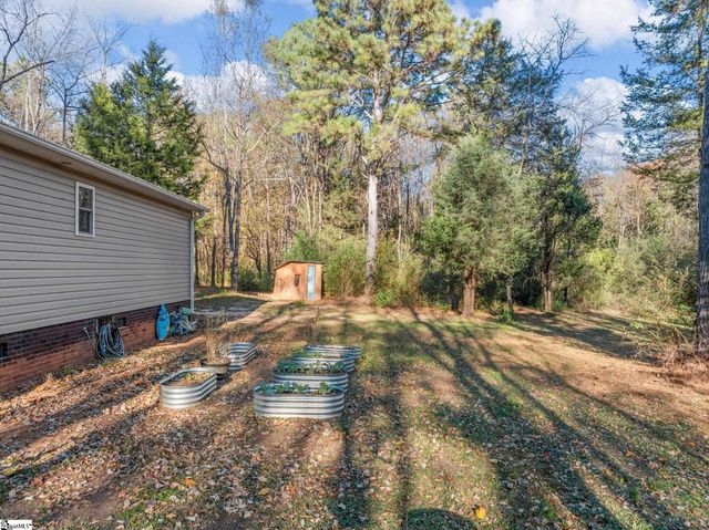 131 Mcginnis Road, Cowpens, SC 29330