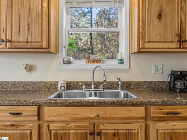 131 Mcginnis Road, Cowpens, SC 29330