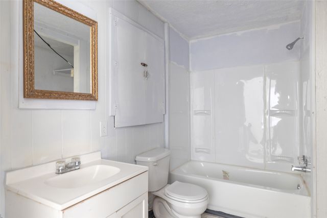 1902 Bristol Drive, Sweetwater, TX 79556