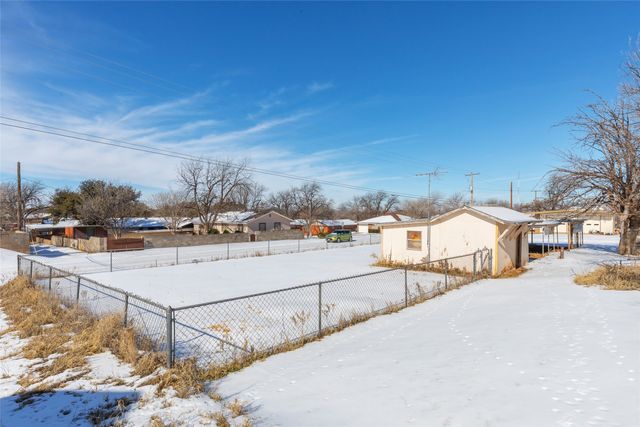 1902 Bristol Drive, Sweetwater, TX 79556