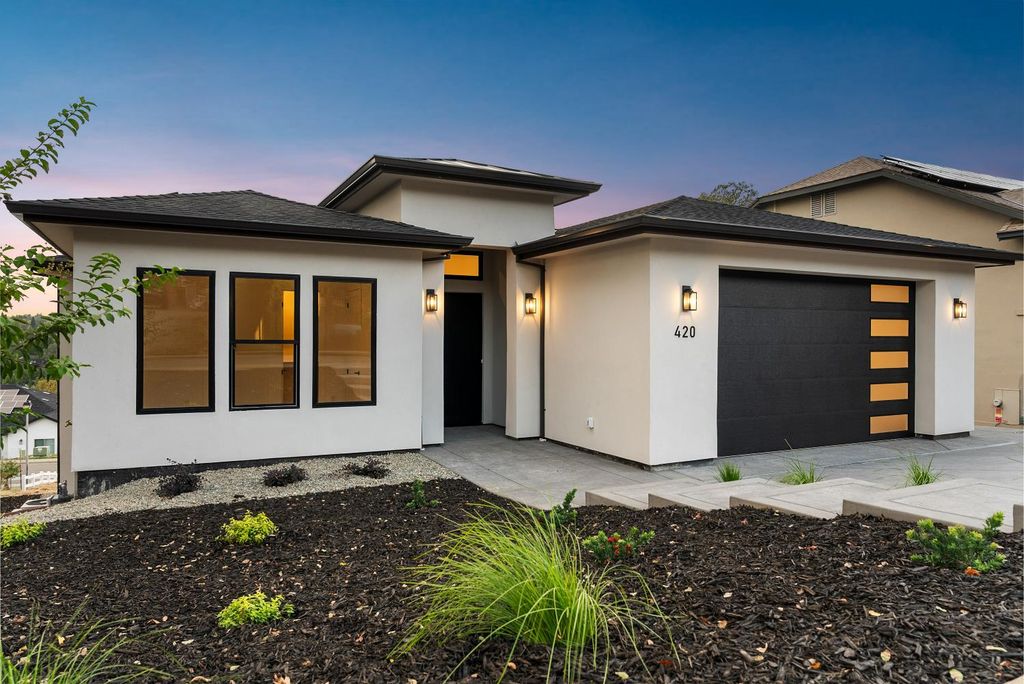 420 Miles Ct, Auburn, CA 95603