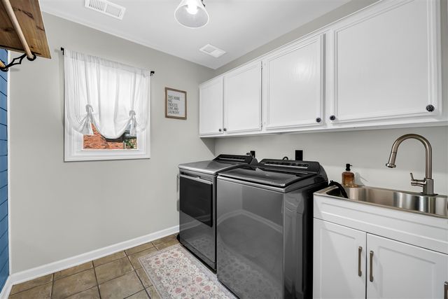3394 Edmunton Drive, Rochester Hills, MI 48306