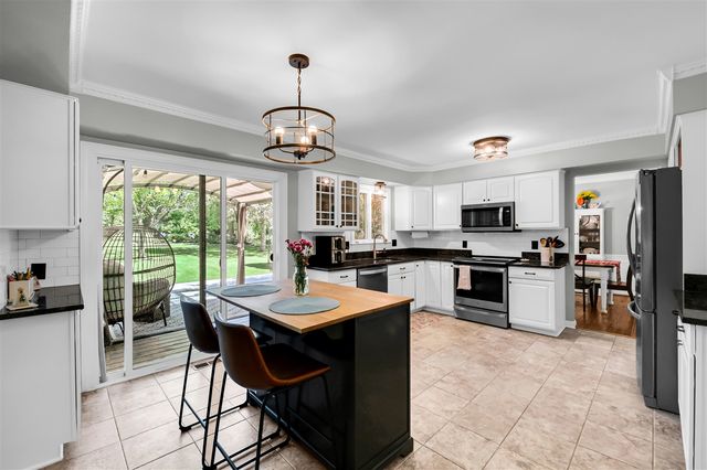 3394 Edmunton Drive, Rochester Hills, MI 48306