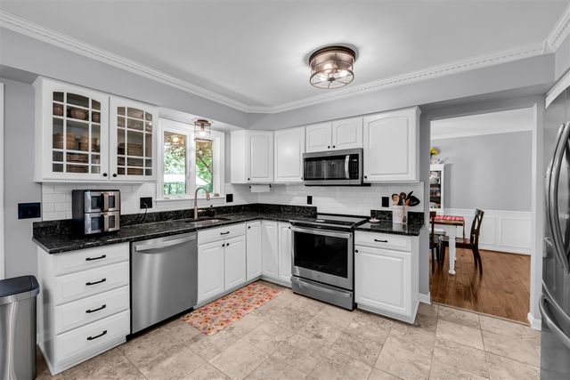 3394 Edmunton Drive, Rochester Hills, MI 48306