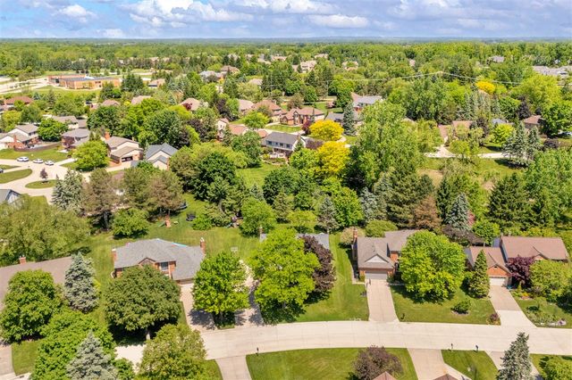 3394 Edmunton Drive, Rochester Hills, MI 48306