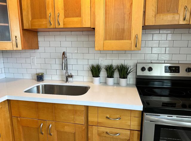 110 SE 7th Street 4, Hallandale Beach, FL 33009