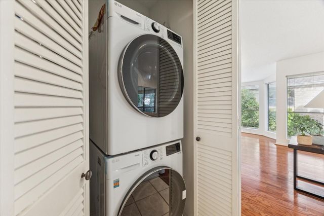 1881 Bering Drive 82, Houston, TX 77057