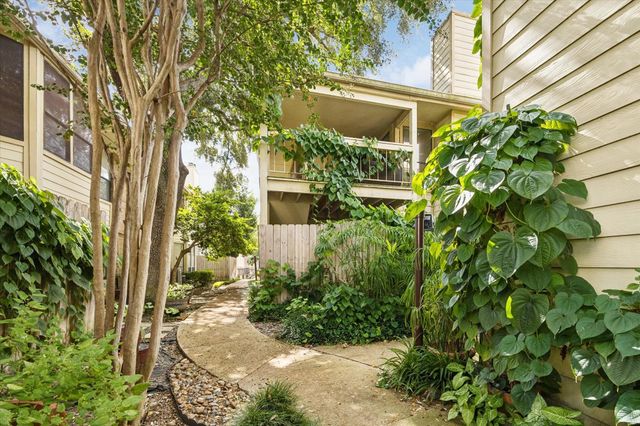 1881 Bering Drive 82, Houston, TX 77057