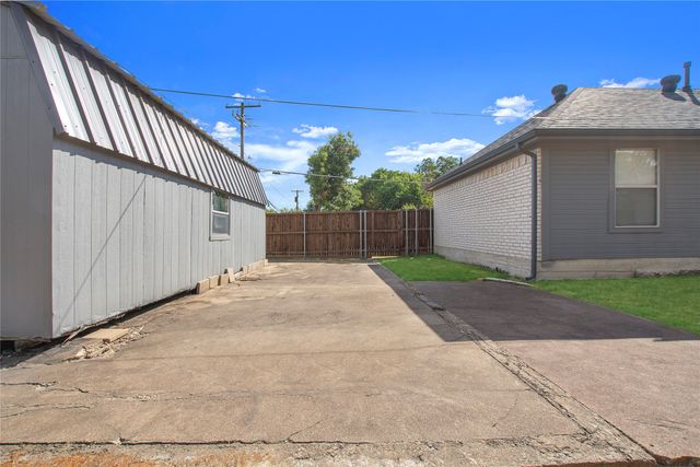 2004 Cedar Crest Boulevard, Dallas, TX 75203