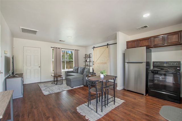 2004 Cedar Crest Boulevard, Dallas, TX 75203