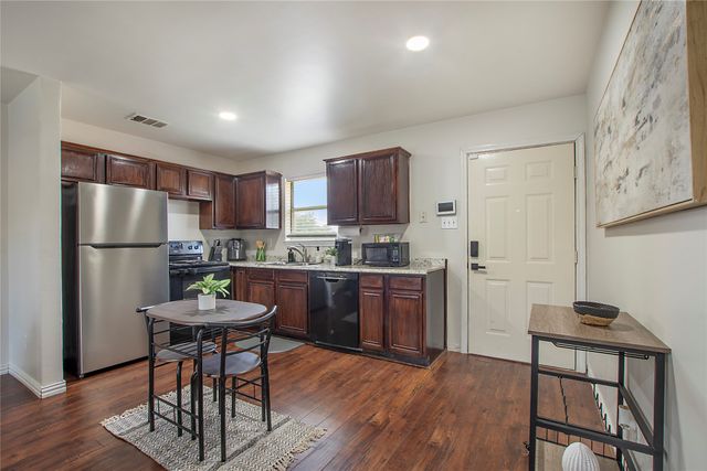 2004 Cedar Crest Boulevard, Dallas, TX 75203