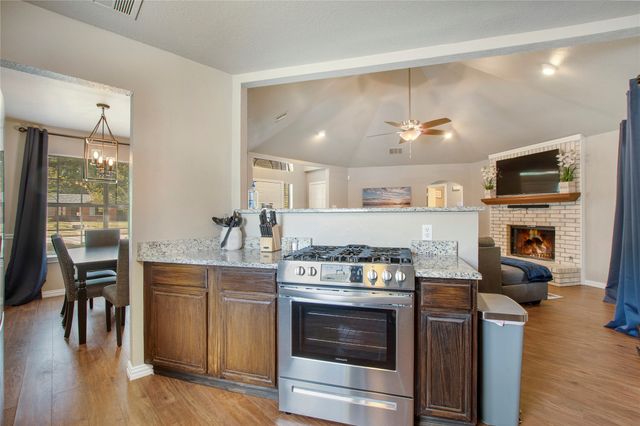 2004 Cedar Crest Boulevard, Dallas, TX 75203