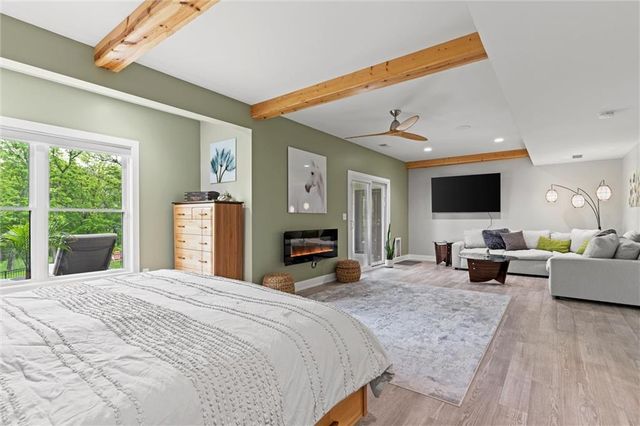 4 Black Hawk Drive, Lake Winnebago, MO 64034