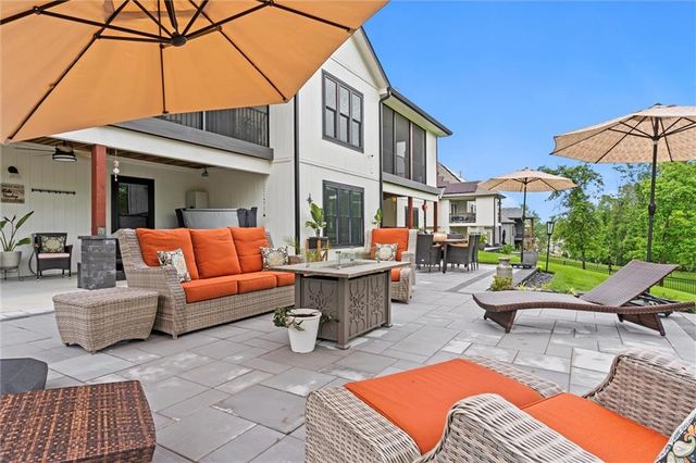 4 Black Hawk Drive, Lake Winnebago, MO 64034