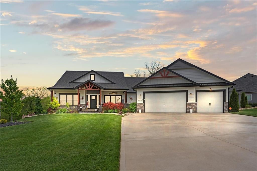 4 Black Hawk Drive, Lake Winnebago, MO 64034