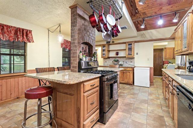 134 Sherwood Trail, Silsbee, TX 77656