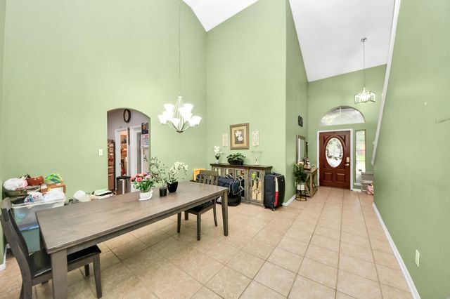 922 N Sky Drive, Houston, TX 77073