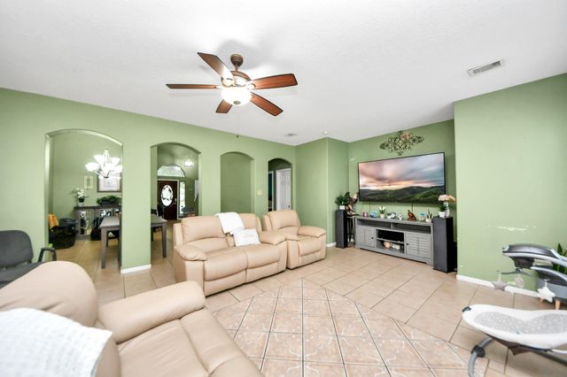 922 N Sky Drive, Houston, TX 77073