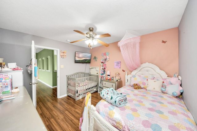 922 N Sky Drive, Houston, TX 77073